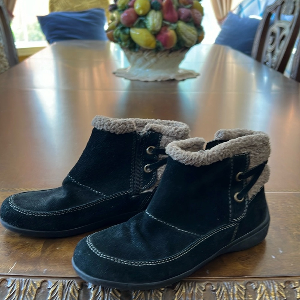 EASY Spirit short walking bootie